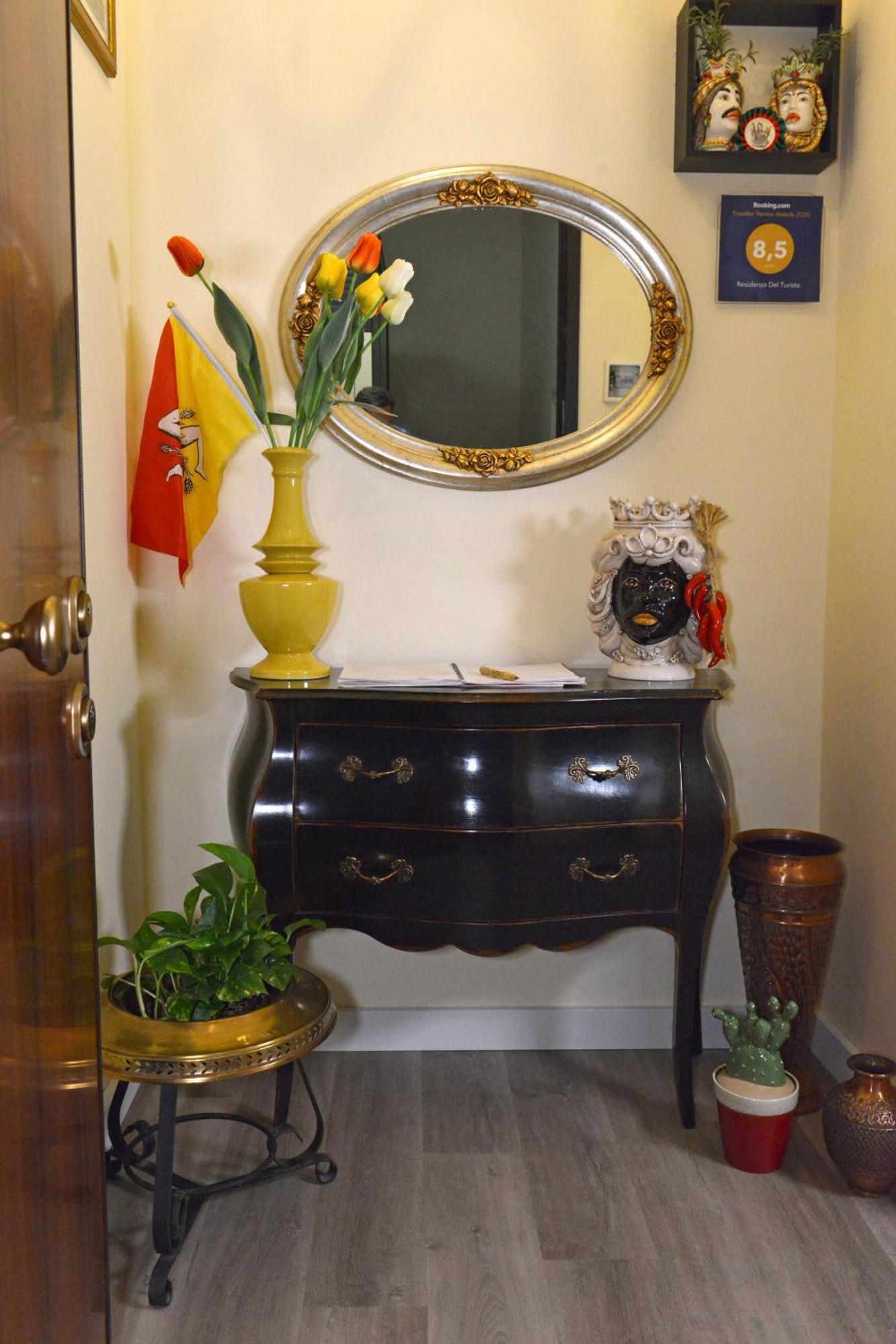 Residenza Del Turista Bed & Breakfast Катания Екстериор снимка